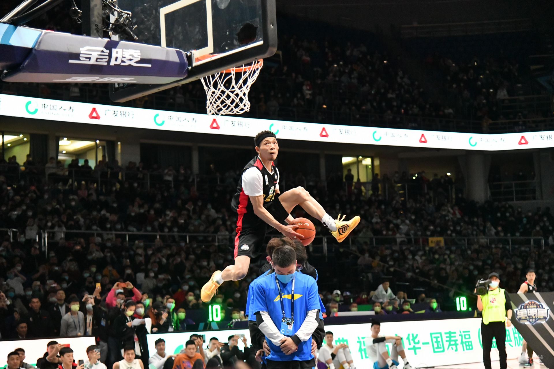 使得对手防 使得对手防